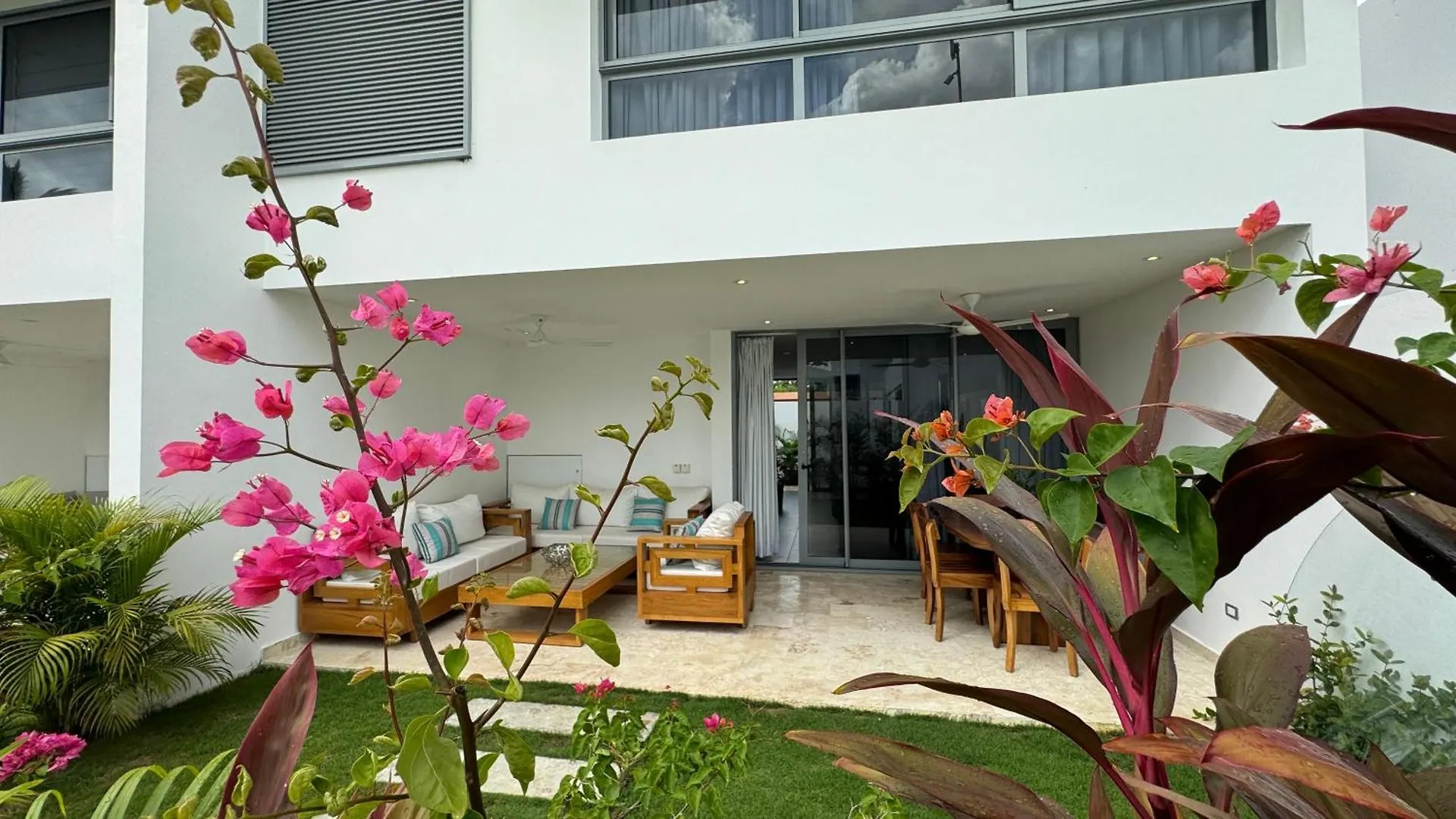 3 Bedroom Beach Villa With Parking لاس تاريناس