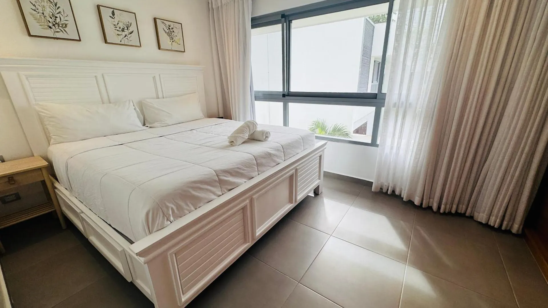3 Bedroom Beach Villa With Parking لاس تاريناس