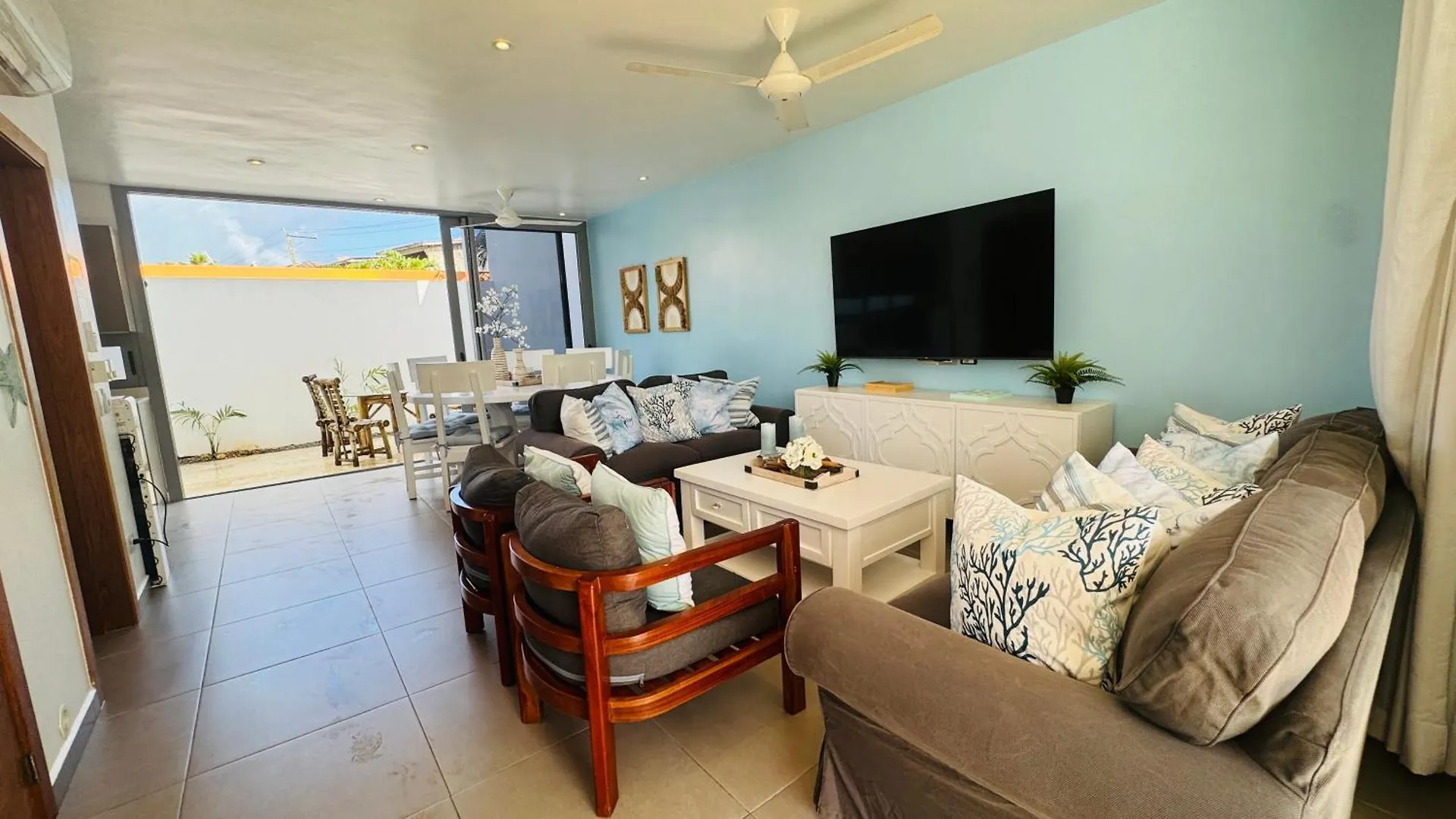 3 Bedroom Beach Villa With Parking لاس تاريناس