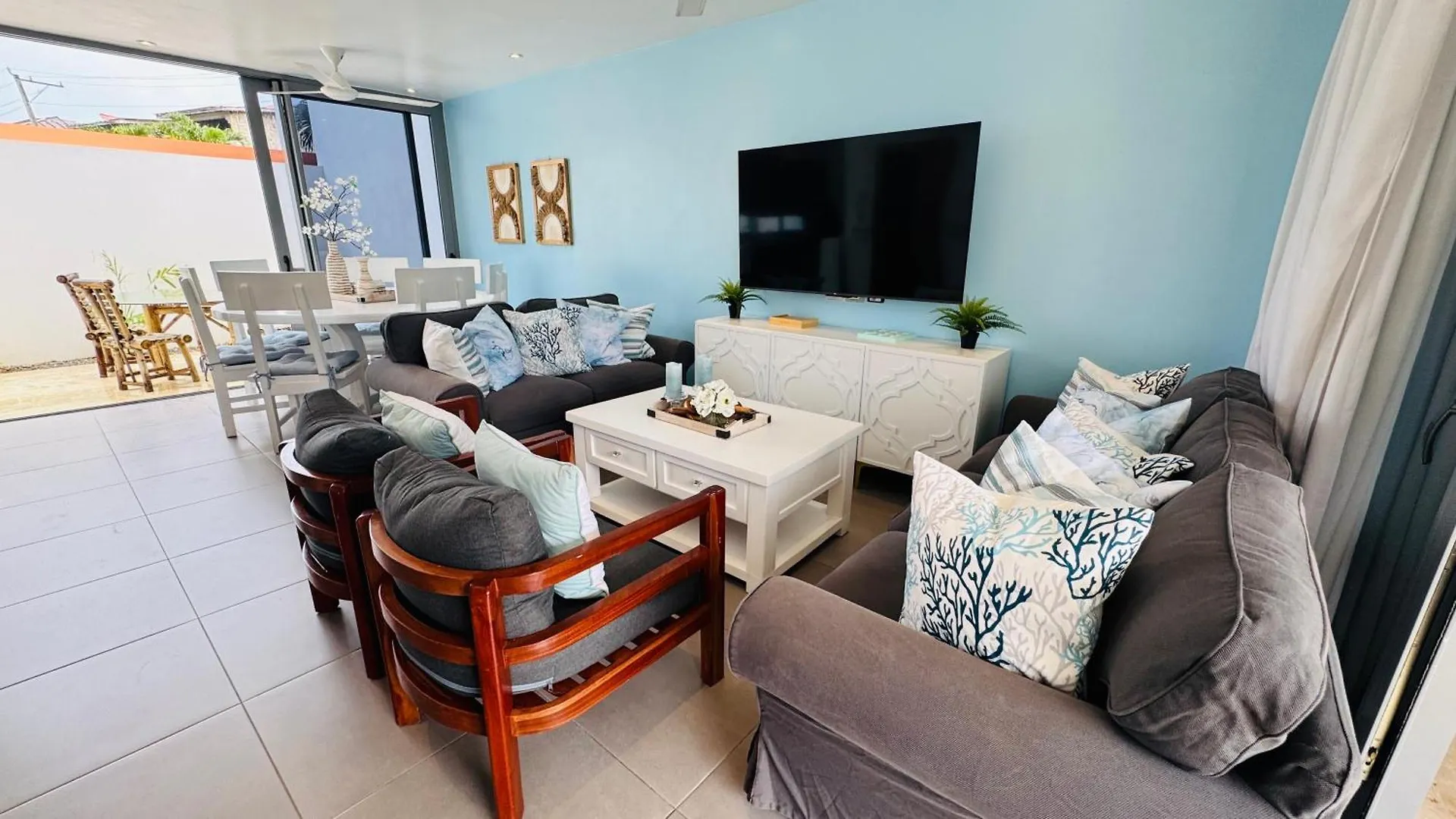 3 Bedroom Beach Villa With Parking لاس تاريناس